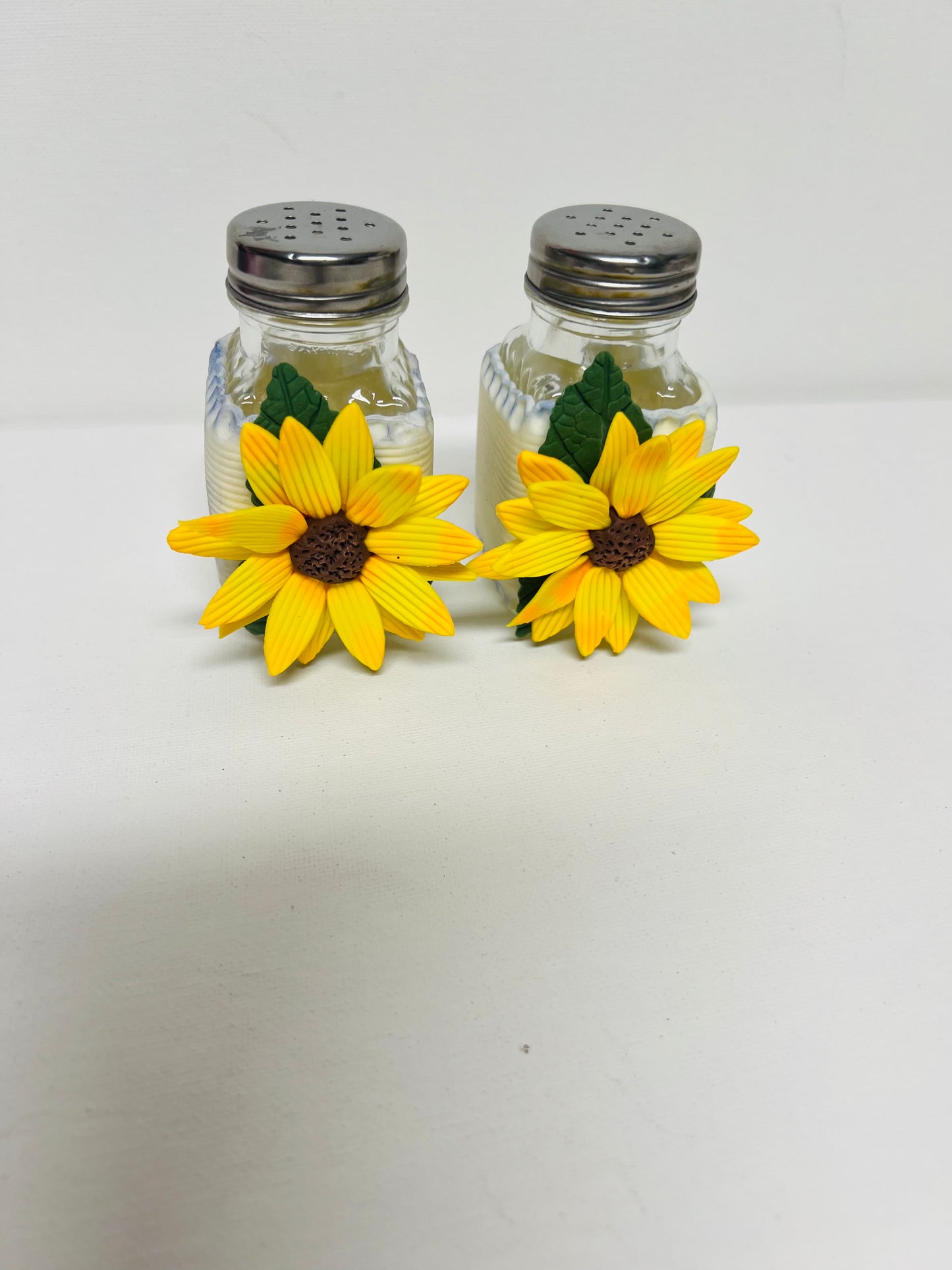 Salt and pepper set decorated with cold porcelain.